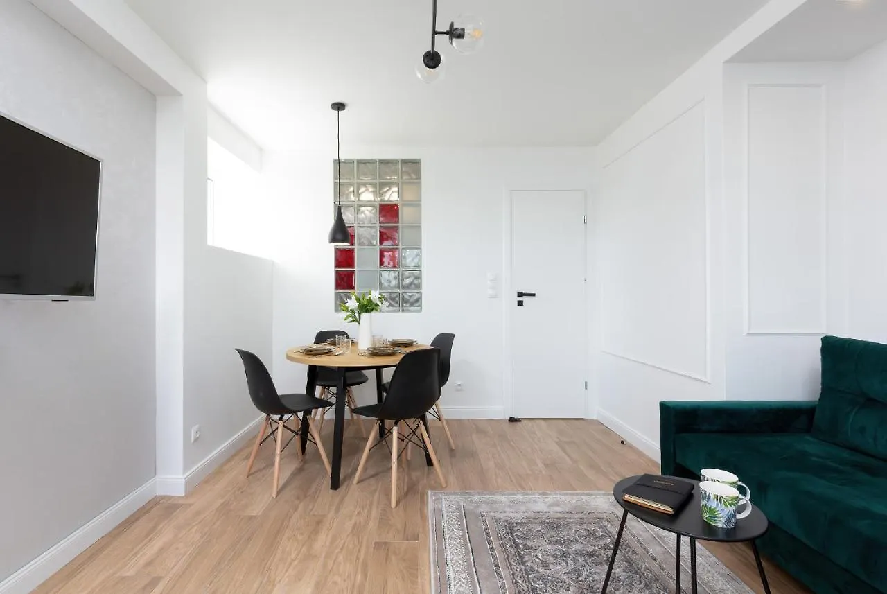 Metro Marymont Apartment By Noclegi Renters Varşova