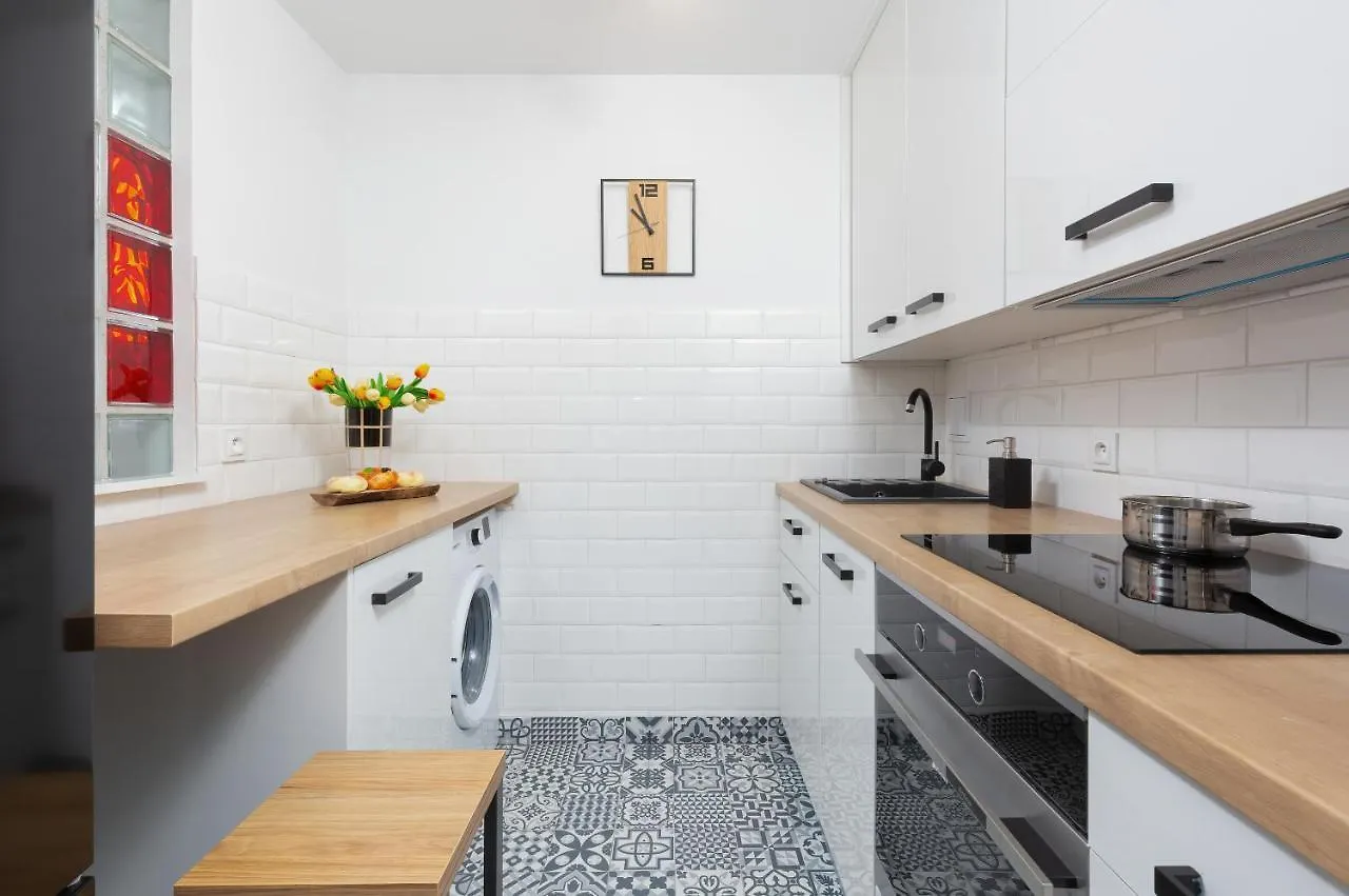 Metro Marymont Apartment By Noclegi Renters Varşova