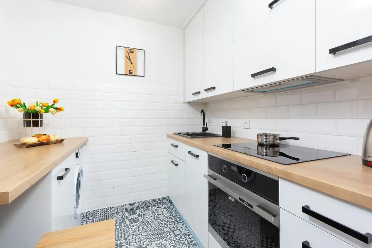 Metro Marymont Apartment By Noclegi Renters Varşova